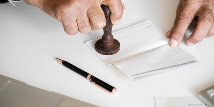 FURS odgovarja na vprašanja v zvezi s finančnimi računi iz tujine